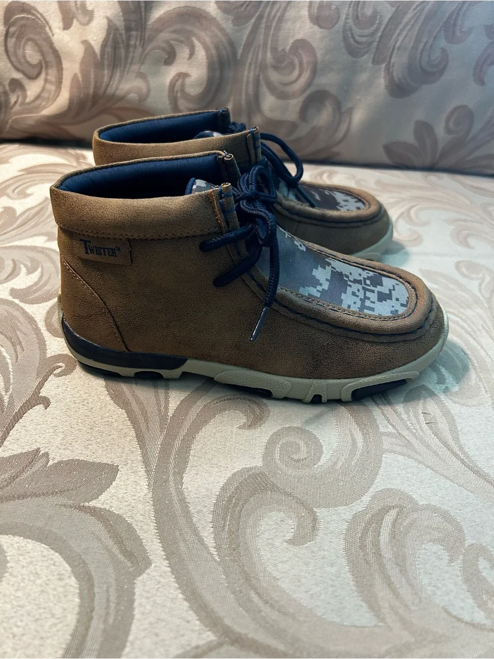 Twister Caleb Boys 11 Faux Brown Suede Blue Camo Light Up High Top Shoes Weatern